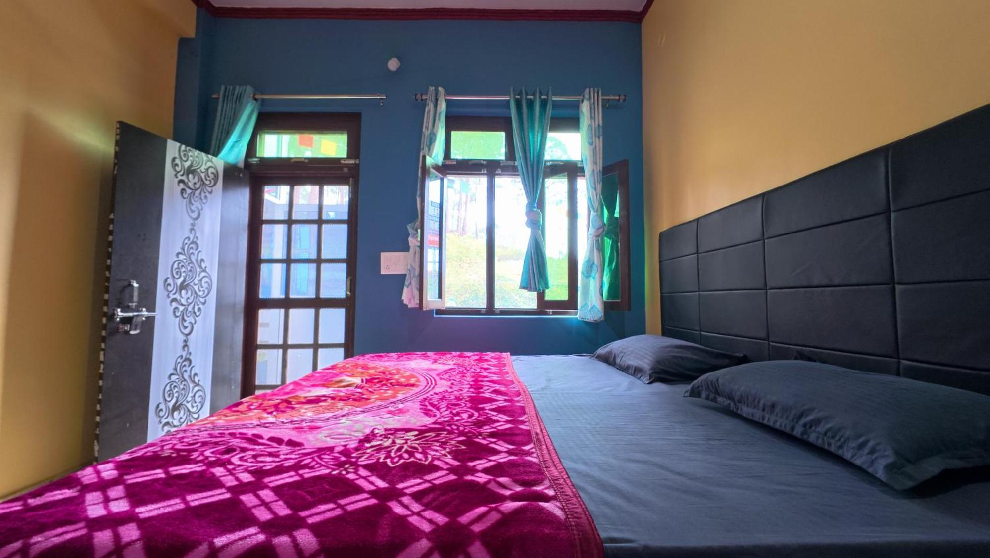 Mahi Restaurant & Guest House Almora Exterior foto